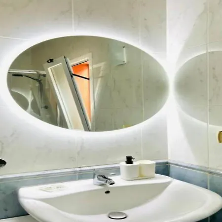 Modern Trendy 1br Ground Floor